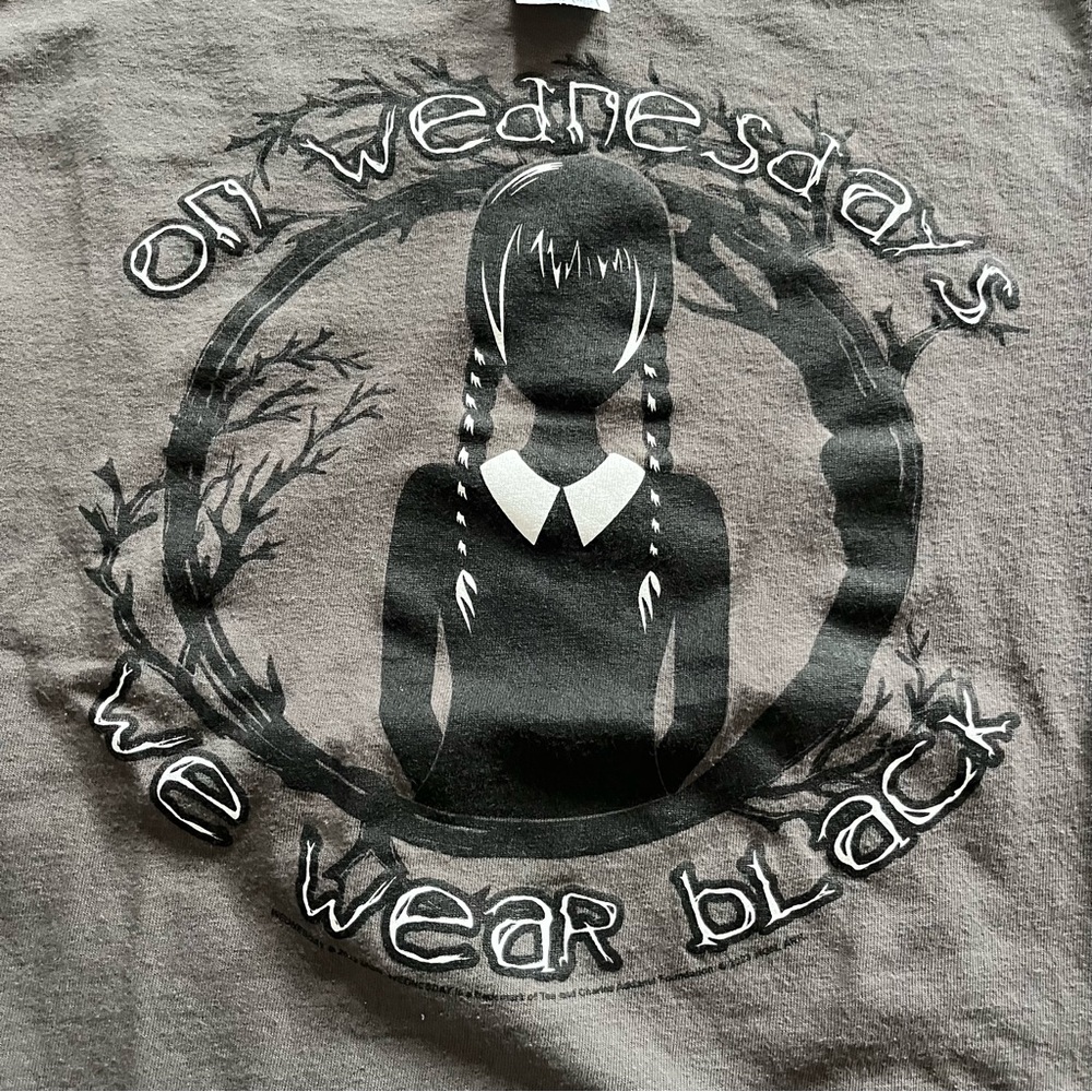 Gray Wednesday T-shirt “On Wednesdays We Wear Black" Addams Family Tee M/L MGM - Picture 7 of 7